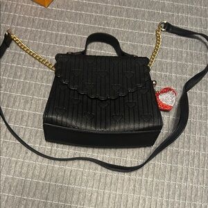 Elegant Black Handbag with Gold Chain